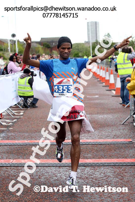 Yared Hagos (Wallsend) wins the Sunderand City Half Marathon. Photo: David T. Hewitson/Sports for All Pics